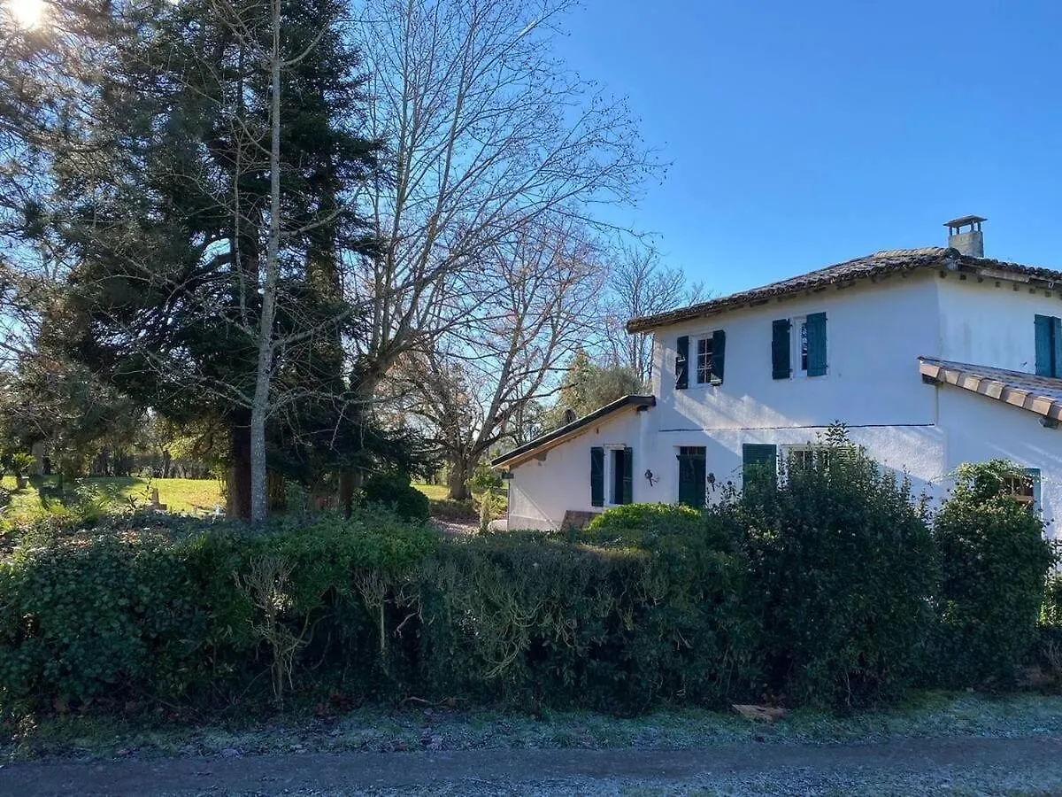 Razengues Domaine En Belardヴィラ